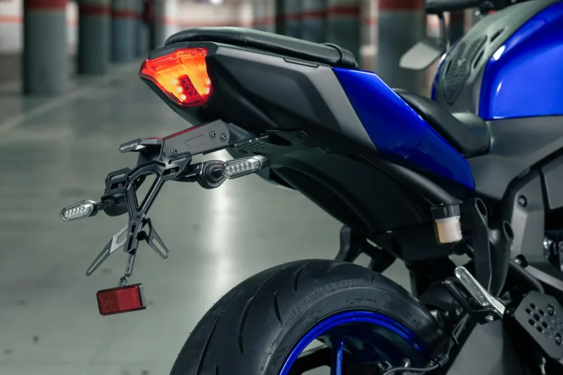 SUPORTE DE CHAPA DE MATRÍCULA YAMAHA — vista geral