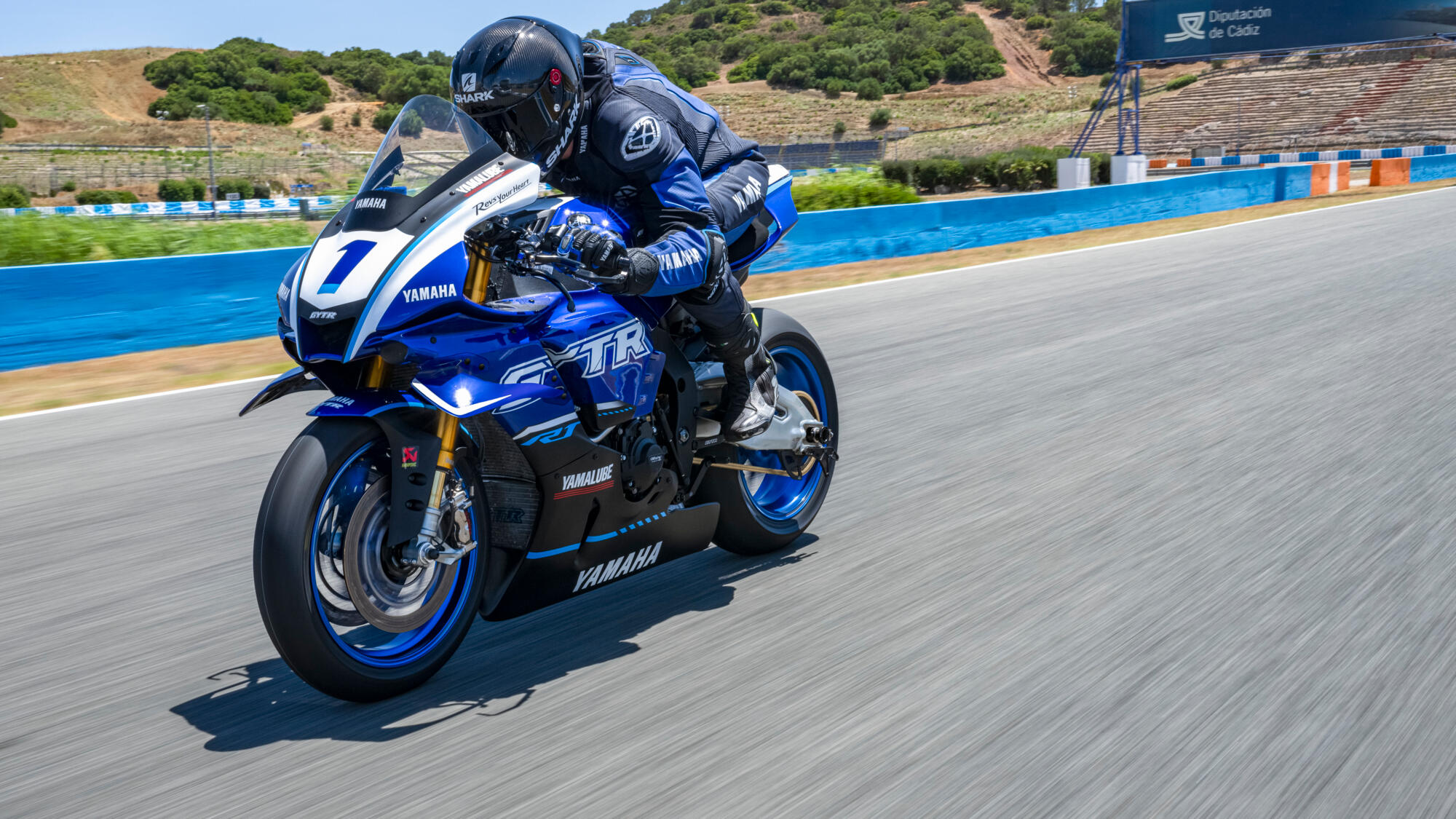 MOTO R1 GYTR YAMAHA — em estrada 2