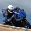 MOTO R125 YAMAHA — em estrada (capa)