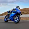 MOTO R9 YAMAHA — sur route (couverture)
