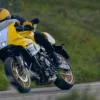 MOTO YAMAHA XSR900 GP — sur route (couverture)