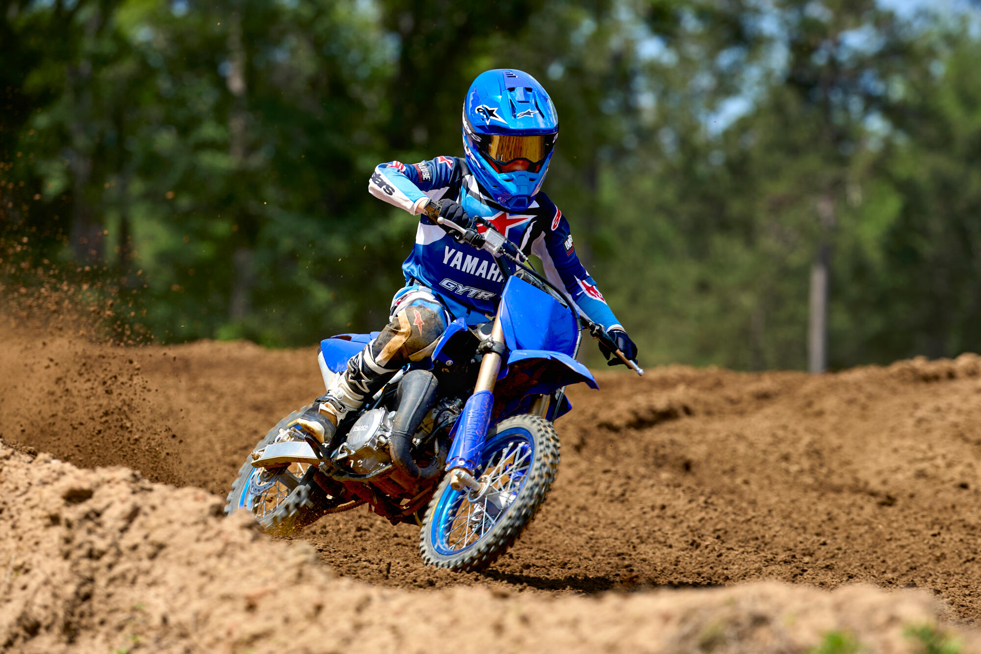 MOTO YZ65 YAMAHA — em estrada (capa)