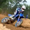 MOTO YZ85 YAMAHA — em estrada (capa)