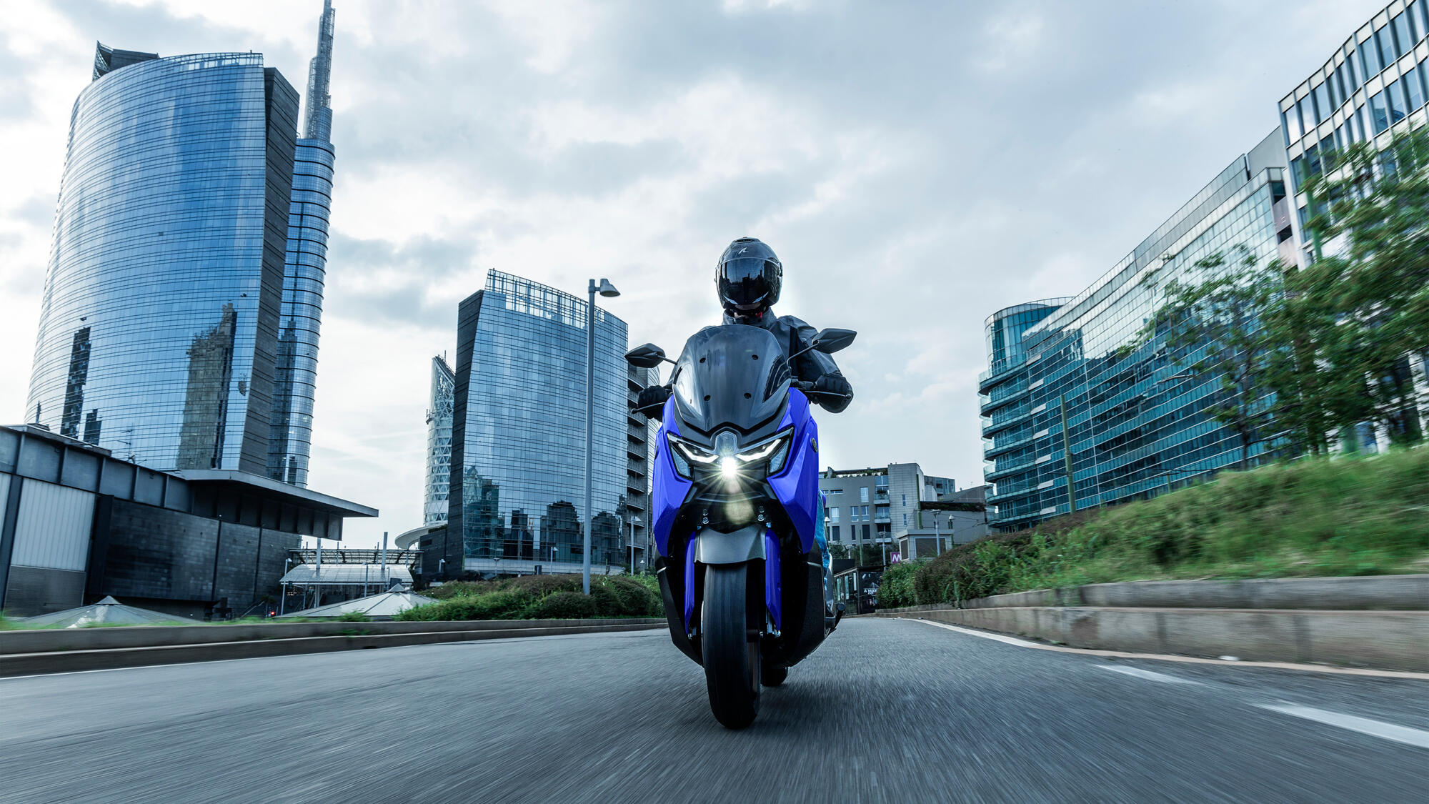 SCOOTER NMAX 125 2026 YAMAHA — em estrada 2
