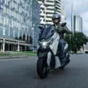 SCOOTER NMAX 125 TECH MAX 2025 YAMAHA — em estrada (capa)