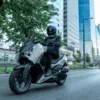 SCOOTER XMAX 300 TECH MAX PLUS YAMAHA — em estrada 2